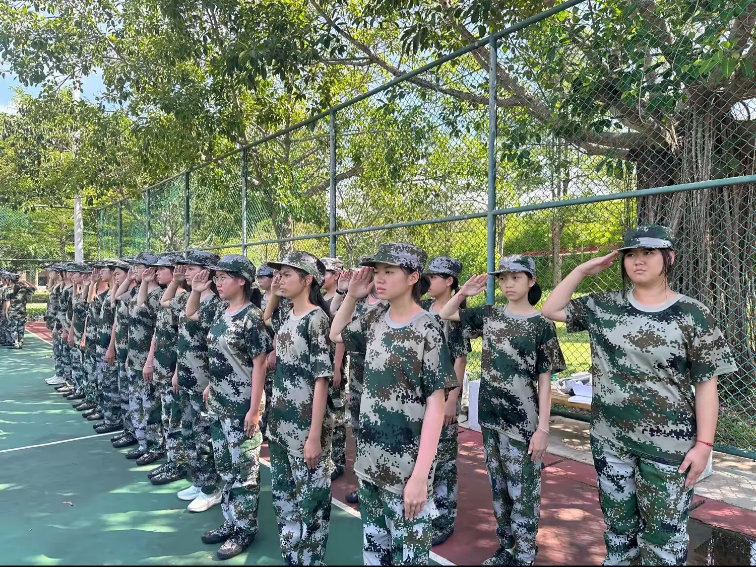 简篇-淬炼青春正当时,海白学子展英姿——记海南中学白沙学校2023级高一军训