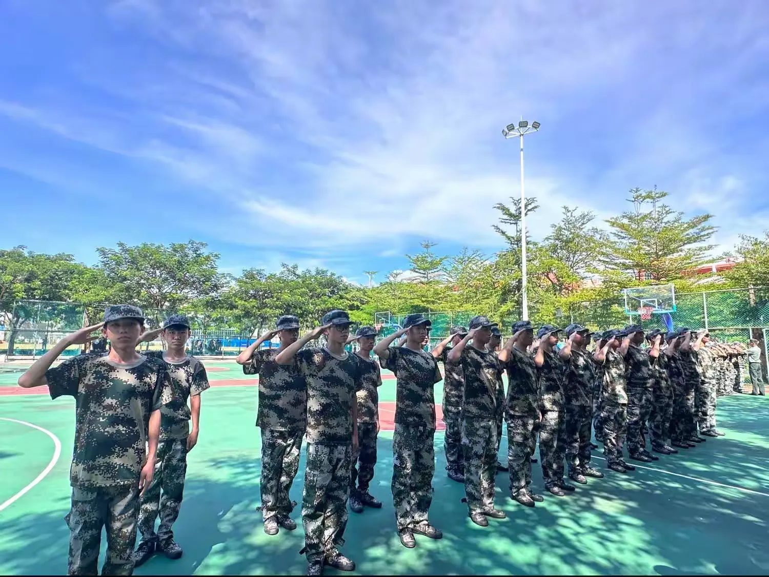 简篇-淬炼青春正当时,海白学子展英姿——记海南中学白沙学校2023级高一军训