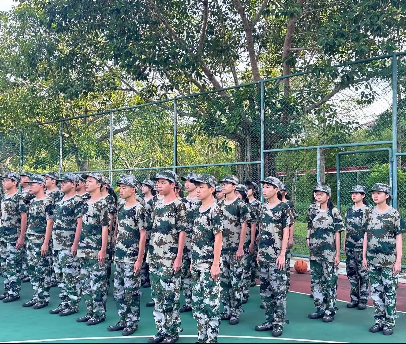 简篇-淬炼青春正当时,海白学子展英姿——记海南中学白沙学校2023级高一军训