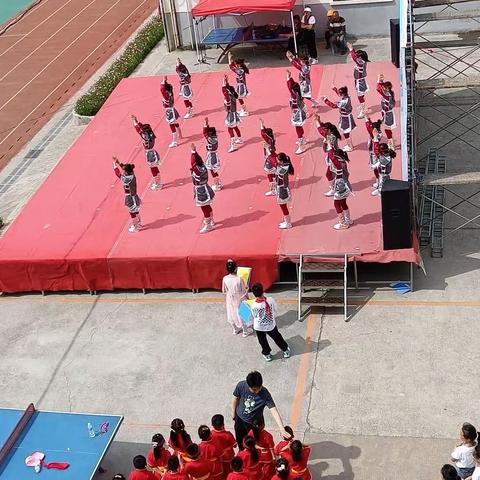 淮阴区码头中心小学“唱响五月”