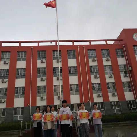 房庄中学表彰优秀国旗手和学生会卫生部成员