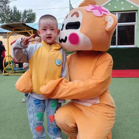 曙光幼儿园快乐小班六一与十六周的合影留念