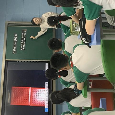 新课标理念点亮课堂  专家引领促教师成长