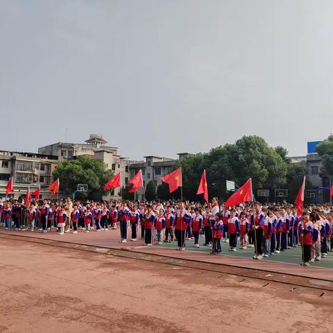 践行党的二十大精神   争做新时代好少年——宁远县实验小学入队仪式暨红领巾奖章一星章颁奖仪式