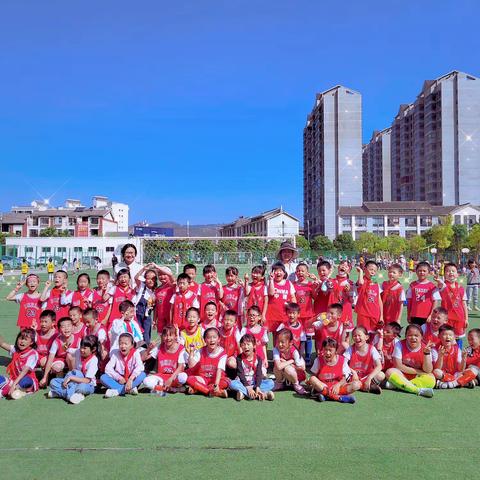 足球⚽️赛场上挥洒汗水，快乐成长——鹿阜小学二（4）班