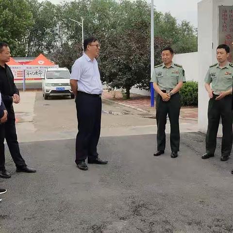 区委常委、人武部上校政委周晓军，济南干休十二所上校政委刘海梁一行走访慰问石门孙村幼儿园