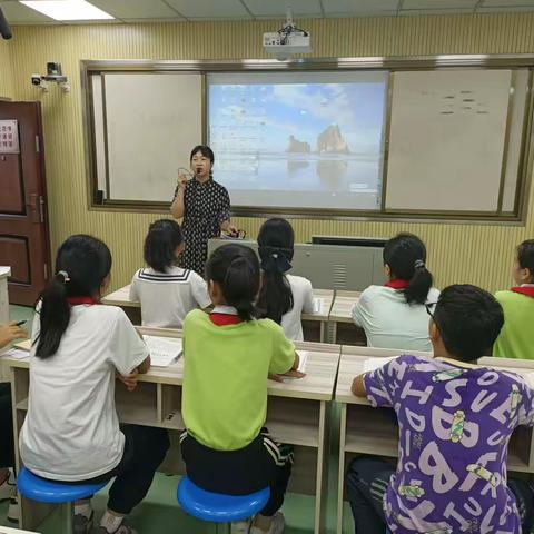 秋意绵绵，教研生香          ——谷城县举行小学语文骨干教师精品课展评与课例研究活动