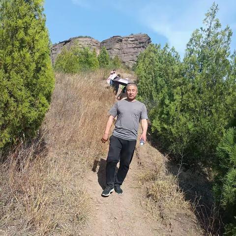 【春踏元宝登山来  莫负春日好时光】——2023年塔小元宝山研学德育教育主题活动