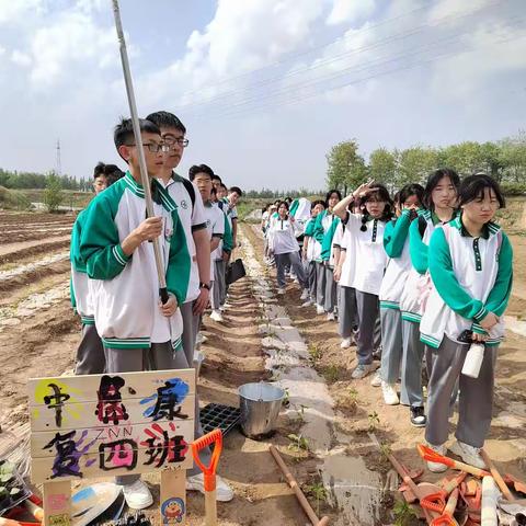 以劳动筑基 以奋斗开“路”—太原卫校营响未来教育实践基地。