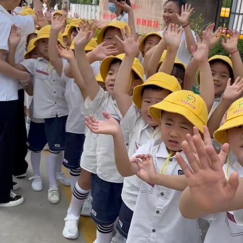 走进小学，感悟成长——阳光宝贝幼儿园幼小衔接活动之参观小学