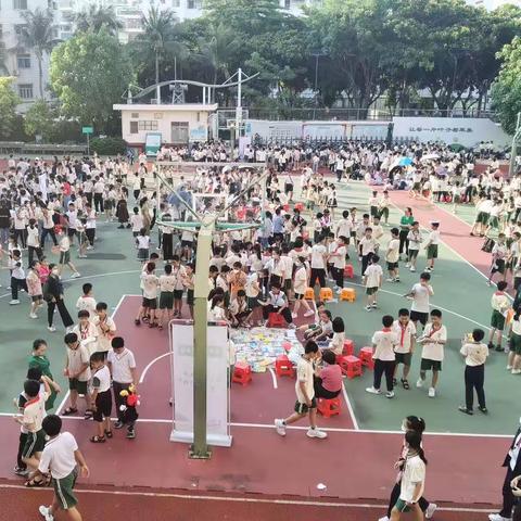 旧书变宝 墨香流传——三亚市第四小学第六届读书月系列活动之“跳蚤书市”义卖活动