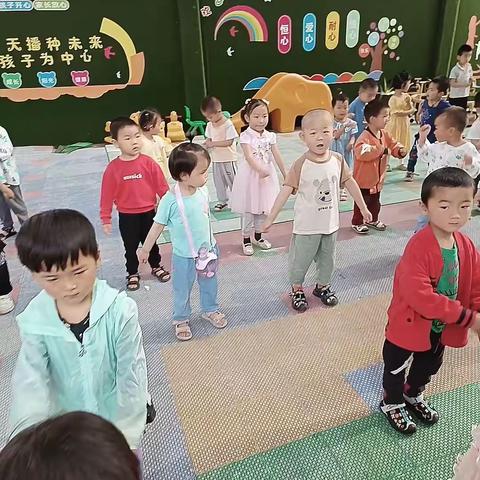 阳光幼儿园小班本周精彩回顾