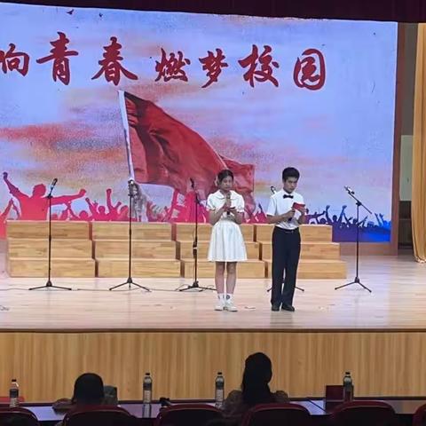 传承“五四”精神  放飞青春梦想，——记华弋实校八（19）班“五四”大合唱比赛精彩记录