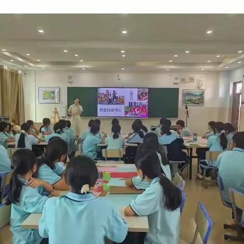 育才初级中学韦秋贝老师 《走进黎锦图案》