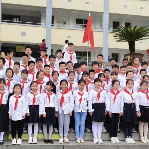 争章逐梦 让红领巾增光