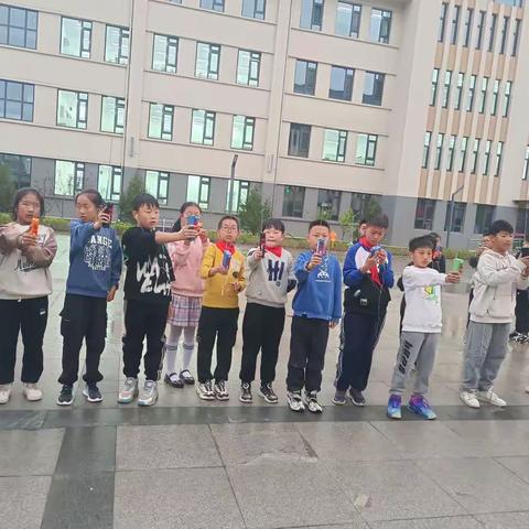 南关小学校参加区无线电测向比赛