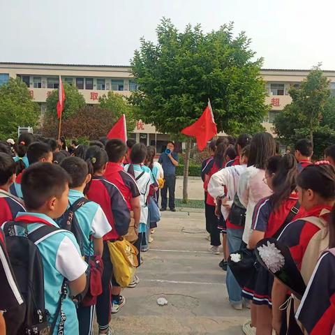 西平县柏亭耿庄小学“古道天中梦回皇家驿站，赤丹英豪缅怀英雄故里”研学活动纪实