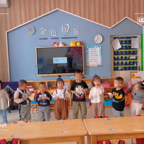 【金色摇篮幼儿园里的故事】    第五十二期回顾幼儿的的一周，丰富多彩，一起来看看婴大二班小盆友的表现吧！