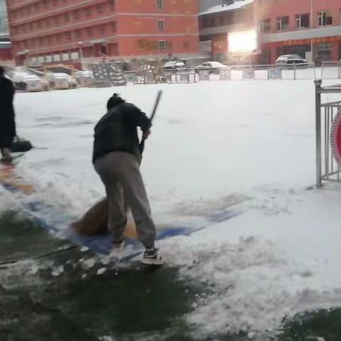 相遇初雪 邂逅最美童年——庞家会幼儿园小三班玩雪趣味多