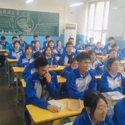 吐鲁番市高昌区第二中学高一11班与湘潭市第一中学高一9班红石榴1+1活动，同唱一首《我的祖国》来感恩祖国！