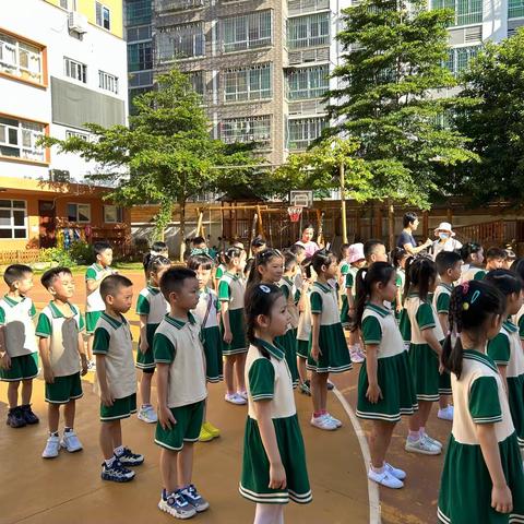 “初探小学，体验成长”–大二班参观小学之旅