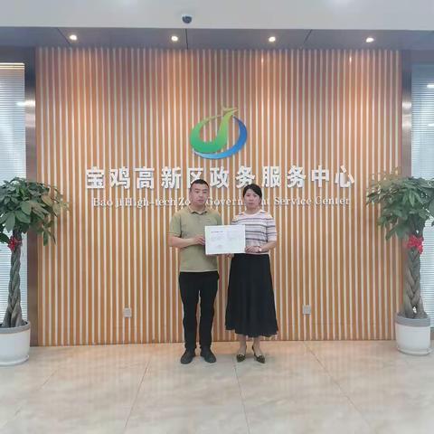 全面推行“拿地即开工”，加快项目落地开工