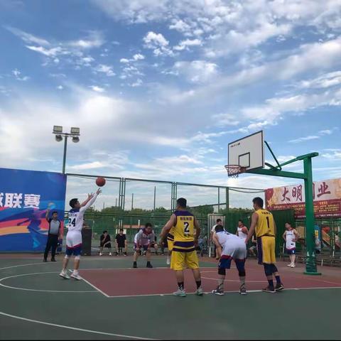 2023年新野县“丽晶杯”篮球联赛拉开战幕
