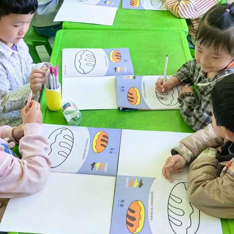 “关爱学生，幸福成长”——临漳县砖寨营镇中心校崔庄学校幼儿园画画教学活动