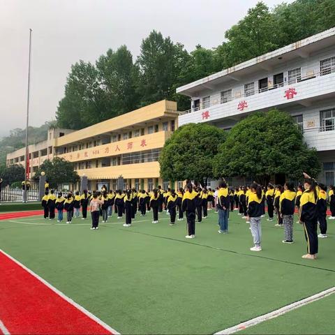 旬阳市兰滩九年制学校第十五周工作回眸