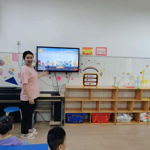 认识红绿黄灯——岱道庵小学幼儿园小二班课程故事