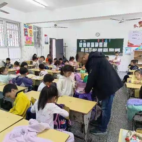 庆云山小学开展以“平安校园，书香校园”为主题的校园管制刀具、读物检查行动