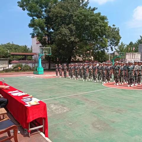 冠英初中举行新生军训会操比赛