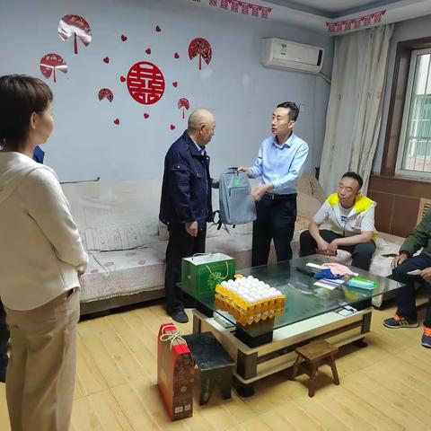 小小暖心健康包   深深党群关爱情