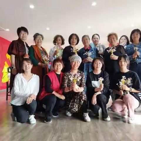 戴河镇路北社区新时代文明实践站举办“串珠花开朵朵，放飞指尖梦想”手工体验活动