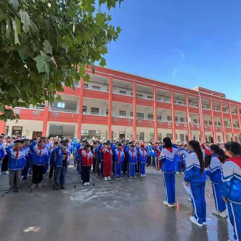 “领巾飘在我心中”——记东明集镇中心小学“学习二十大争做好队员”入队仪式