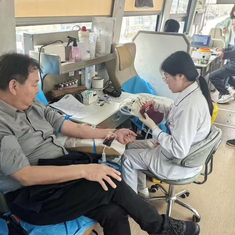 热血汇聚爱心，苏桥镇中心卫生院献血活动暖人心