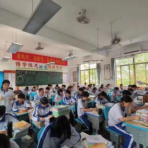 教学视导促成长，砥砺奋进谱新篇——琼中县教师培训管理中心到我校开展教育教学视导