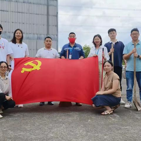 未雨绸缪，消除隐患，清理楼顶杂物——观澜安环质量党支部、观澜生产设备党支部 联合主题党日活动