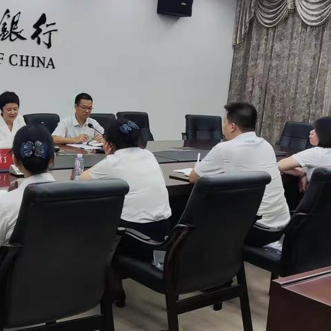 泉州分行财富管理与私人银行中心庄艳红主任莅临洛江支行指导与帮扶0823