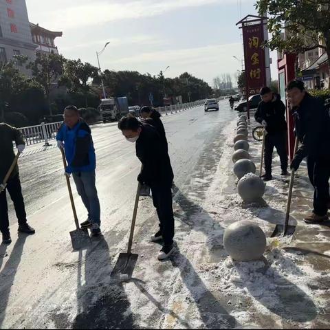 源汇区农村公路服务中心积极开展除冰行动