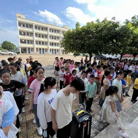 花式减压添趣味，赋能成长心向阳—赣州市凤岗天子小学举办趣味运动会