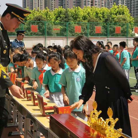 【未央教育】了解武器装备，树立报国志向——三星小学开展国防教育进课堂《武器装备展览实践》课程