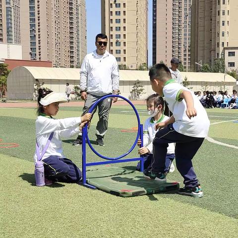 华岳学校一年级趣味运动项目——障碍跑比赛