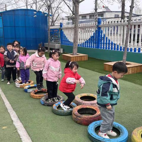 “游戏点亮童年”/滨湖镇中心幼儿园苗苗班“轮胎嗨翻天”