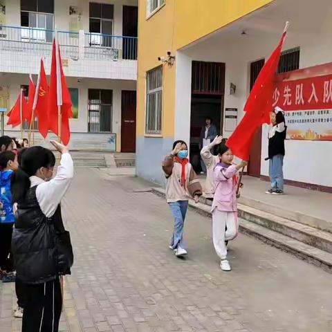 童心飞扬  快乐成长—苏桥镇中心小学教学点举行少先队员入队仪式