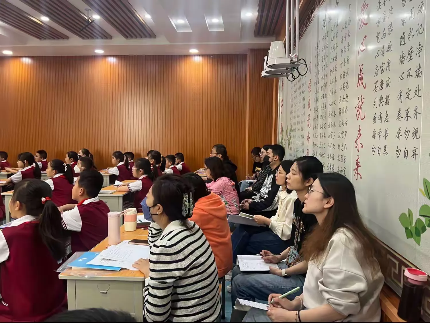 简篇-新课程 新常规 新任务 —正阳街小学英语组“专家进校园”活动