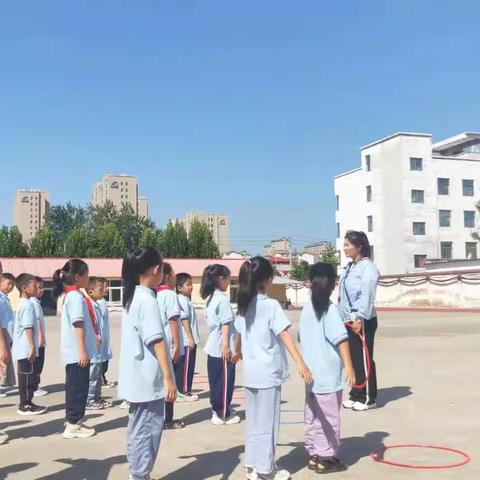 鄢陵县人民路小学体育组三课活动——《水平一跳房子》