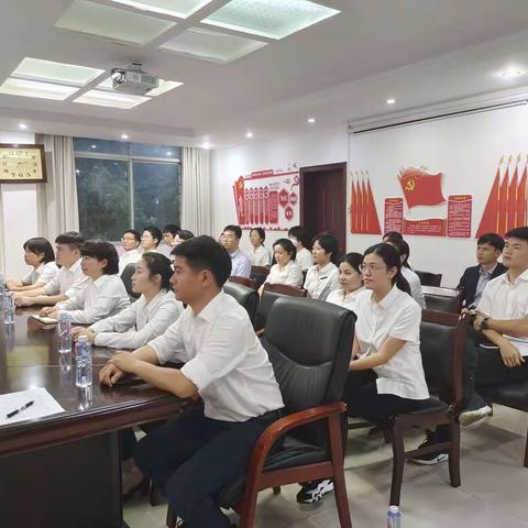 修水支行组织年轻干部学习主题教育政治课习近平新时代中国特色社会主义思想