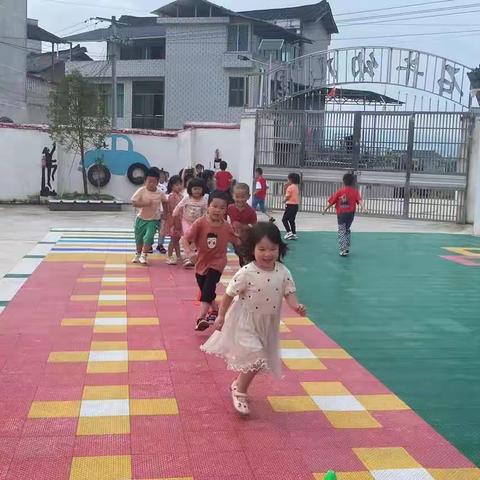 旧州镇石牛幼儿园中班第十八周回顾