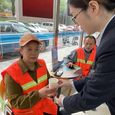 “港湾相伴 因爱停靠”——五一路支行劳动者港湾，给您家的温暖